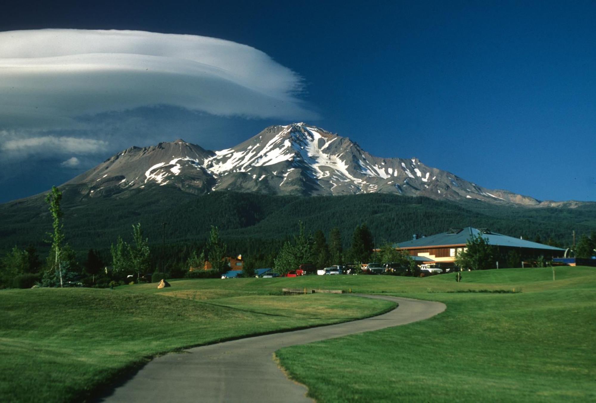Mount Shasta Resort Luaran gambar
